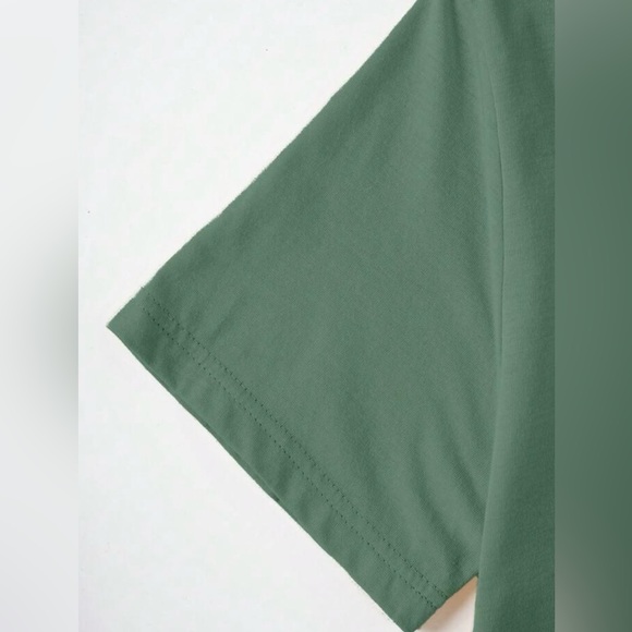 T-SHIRT “I’M FINE. EVERYTHING IS FINE.” CHRISTMAS LIGHT DESIGN DARK GREEN NWT - Picture 7 of 7